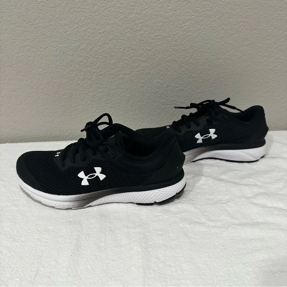 Under Armour Charged Escape 3 Black & White Women’s Size 6 SKU3024913. Preloved - Picture 1 of 12